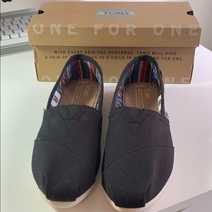 Toms 6.5 Classic Black Canvas Flats (Women’s)